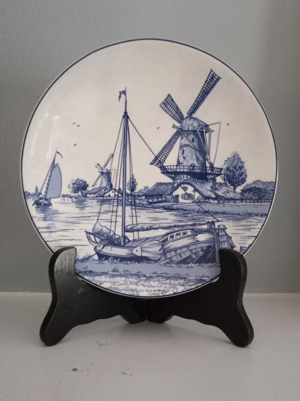 ' Elesva' Hand painted Delft Souvenir from Holland Small Plate with hanger